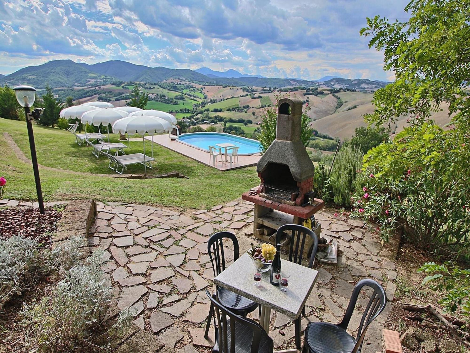 Nice Flat In Arcevia With Swimming Pool Eksteriør bilde