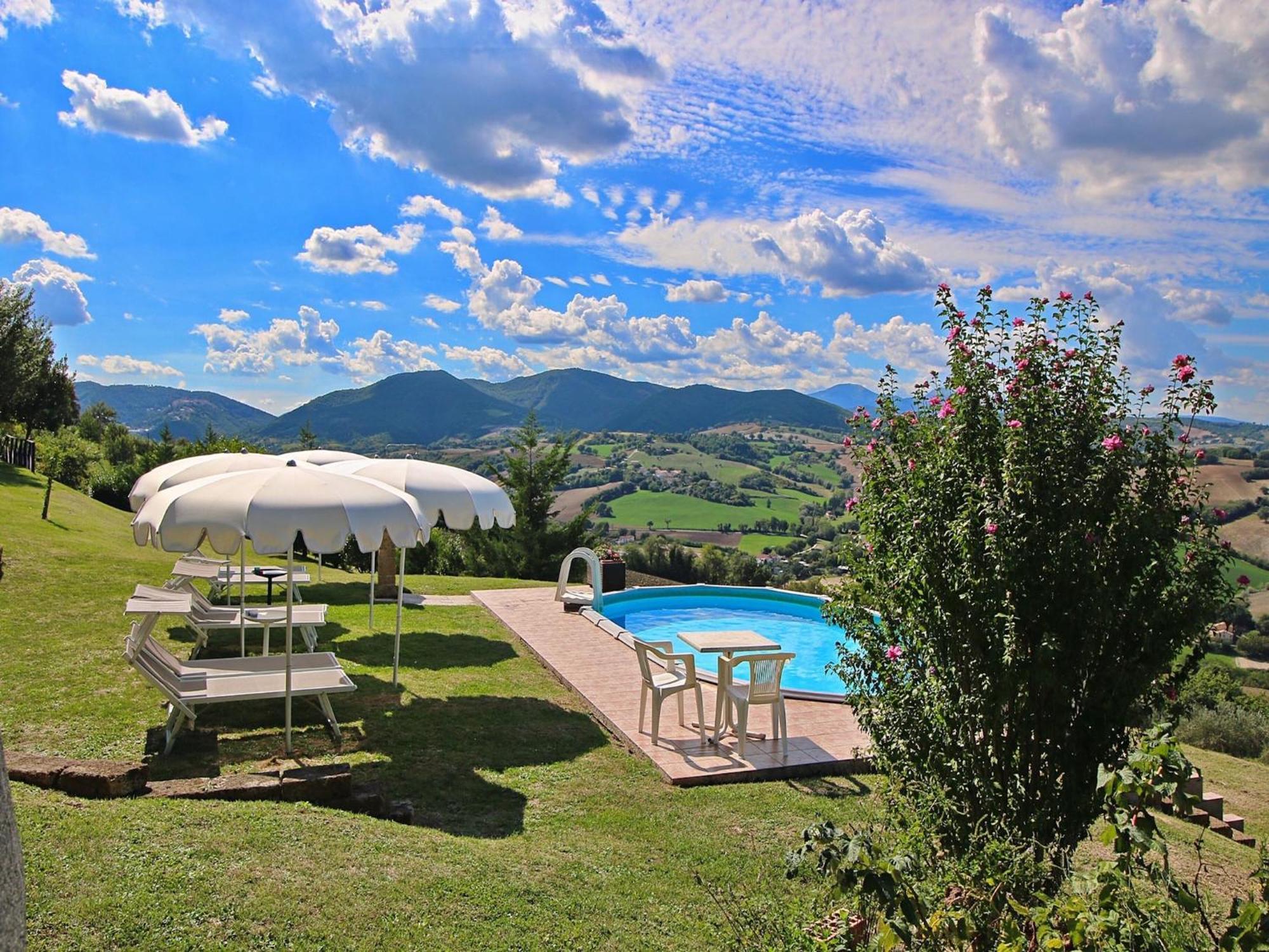 Nice Flat In Arcevia With Swimming Pool Eksteriør bilde