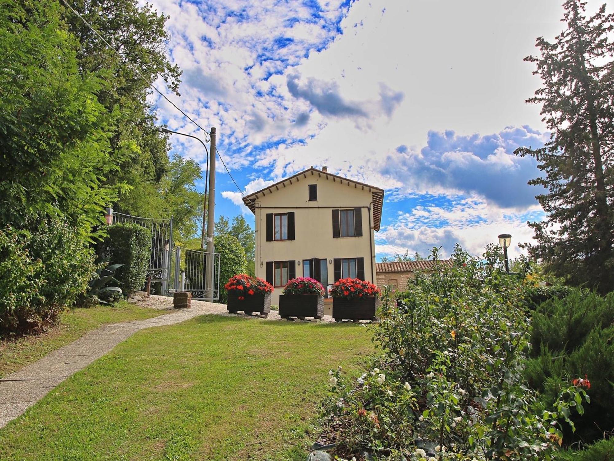 Nice Flat In Arcevia With Swimming Pool Eksteriør bilde
