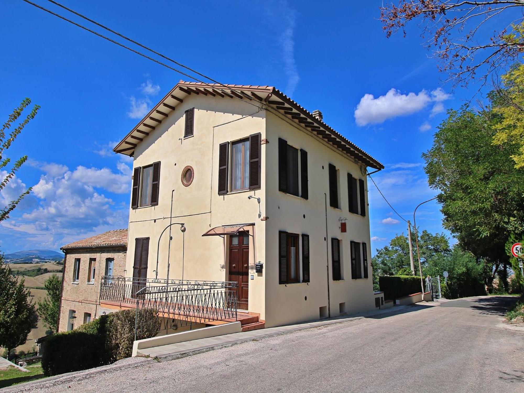 Nice Flat In Arcevia With Swimming Pool Eksteriør bilde