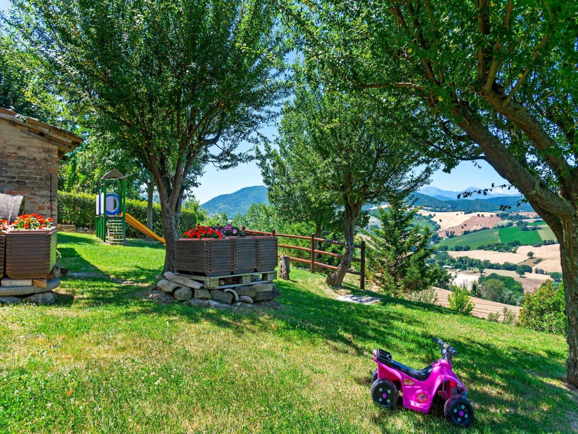 Nice Flat In Arcevia With Swimming Pool Eksteriør bilde